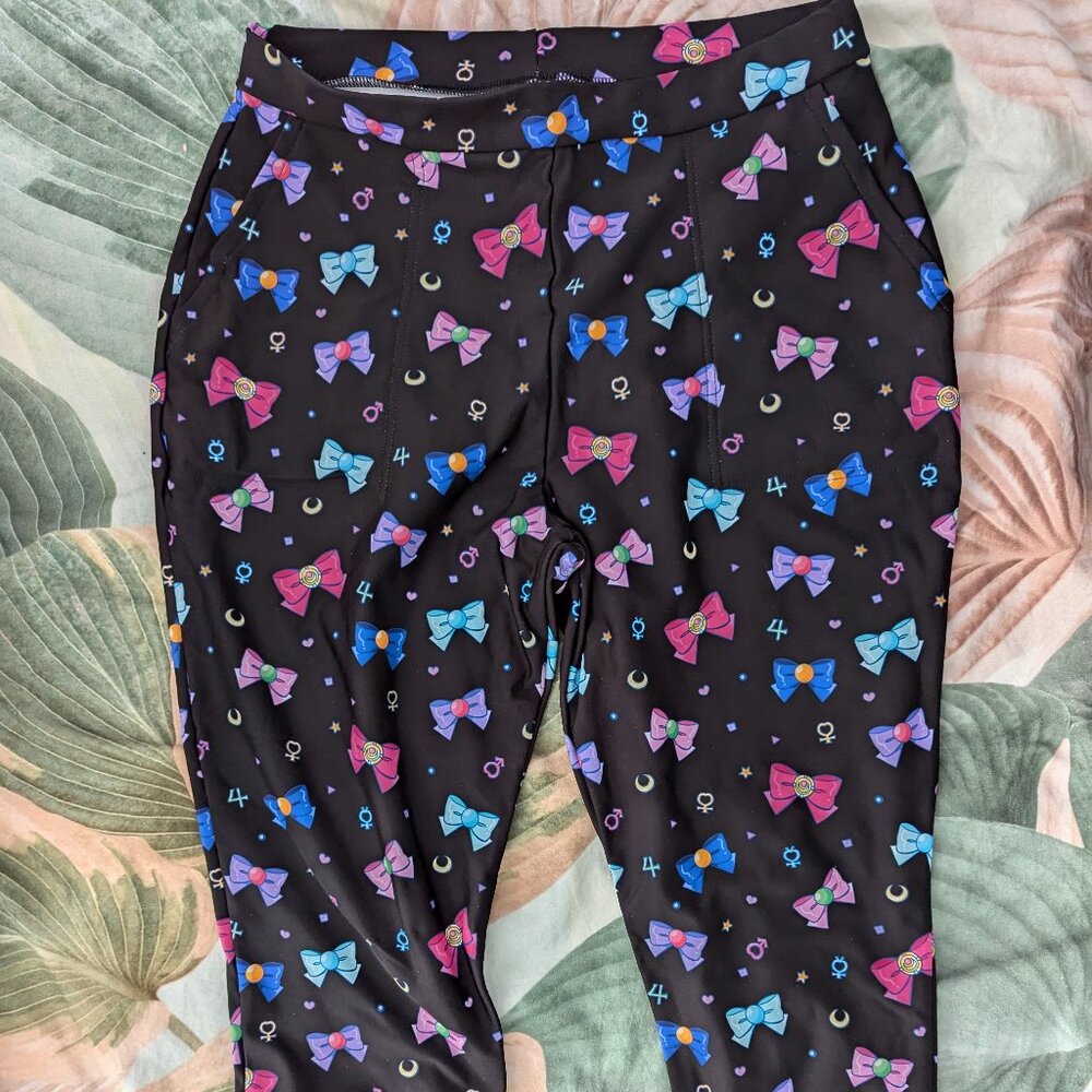 Black Bow-Print Women's Pants - Multicolor Bow Pattern